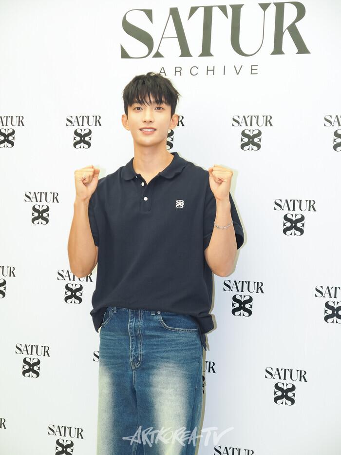 '세터 아카이브(SATUR ARCHIVE) 명동' 매장 오픈 기념 포토월(세븐틴 도겸) 2025.07.10 사진 ⓒ아트코리아방송 이용선 기자​