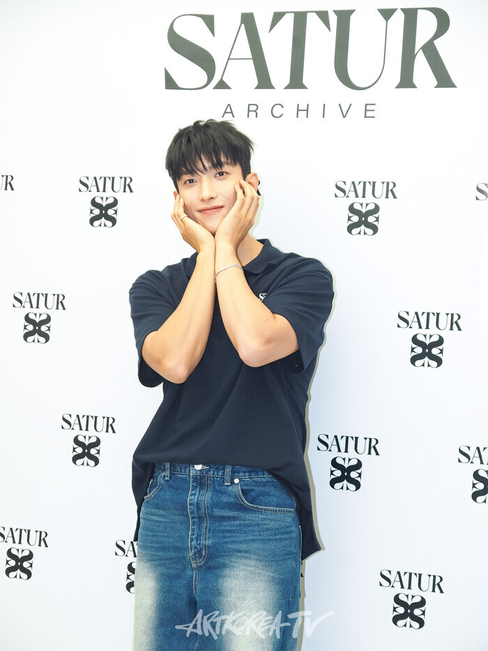 '세터 아카이브(SATUR ARCHIVE) 명동' 매장 오픈 기념 포토월(세븐틴 도겸) 2025.07.10 사진 ⓒ아트코리아방송 이용선 기자​