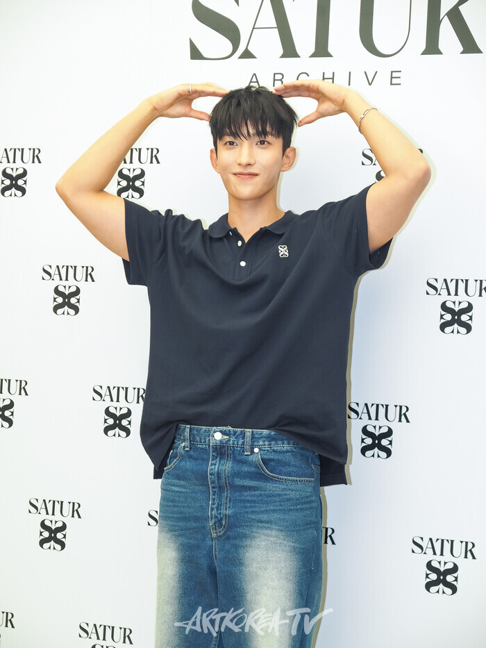 '세터 아카이브(SATUR ARCHIVE) 명동' 매장 오픈 기념 포토월(세븐틴 도겸) 2025.07.10 사진 ⓒ아트코리아방송 이용선 기자​