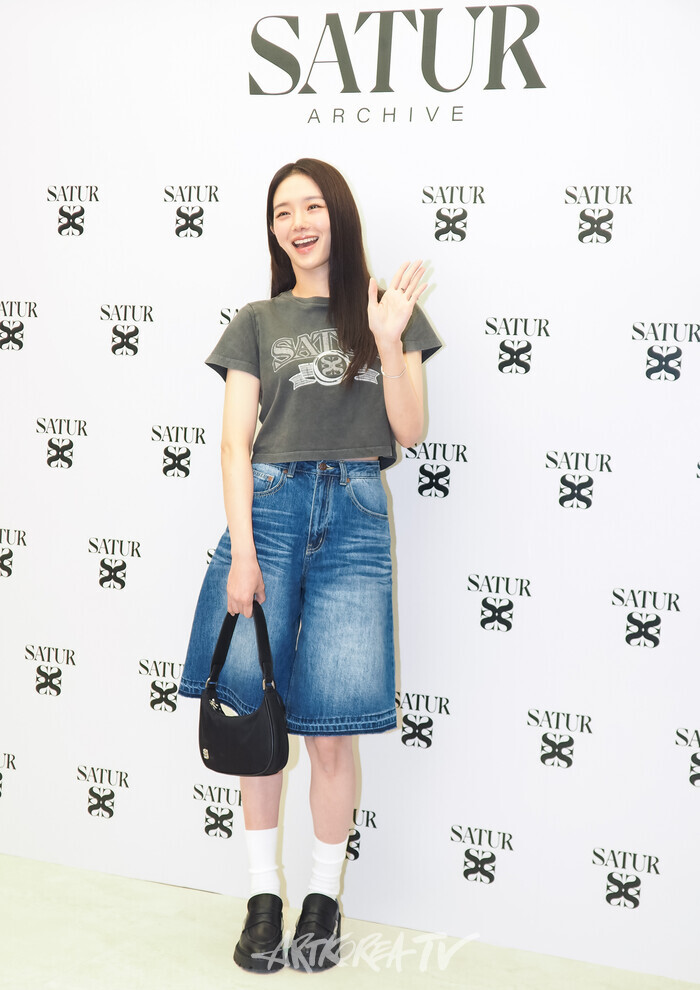 '세터 아카이브(SATUR ARCHIVE) 명동' 매장 오픈 기념 포토월(박규영) 2025.07.10 사진 ⓒ아트코리아방송 이용선 기자​