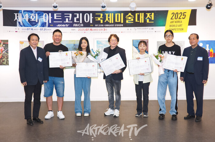 제4회 아트코리아국제미술대전 시상식(그린상 원태연(조형미술), 이윤하(수채화), 유병용(한국화), 임서윤(서양화), 정우재(서양화) 작가) 2025.07.16 사진 ⓒ아트코리아방송 이용선 기자​