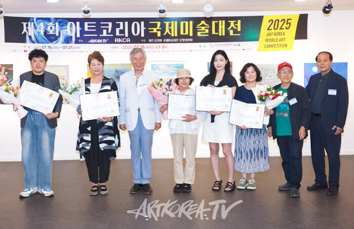 제4회 아트코리아국제미술대전 시상식(그린상 김대호(디지털아트), 김도희(서양화), 송유진(서양화), 양차숙(모바일아트) 작가) 2025.07.16 사진 ⓒ아트코리아방송 이용선 기자​