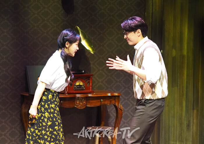 연극 '사의 찬미' 프레스콜(홍난파 역 도지한, 정점효 역 박수야) 2025.07.10 사진 ⓒ아트코리아방송 이용선 기자​