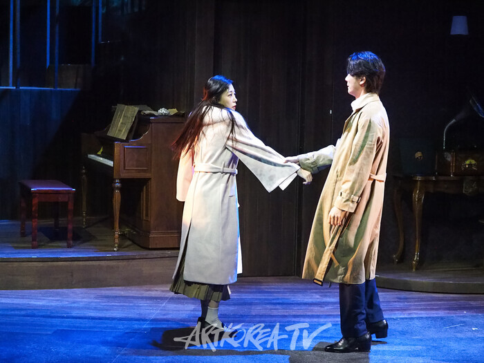 연극 '사의 찬미' 프레스콜(윤심덕 역 서예화, 김우진 역 윤시윤) 2025.07.10 사진 ⓒ아트코리아방송 이용선 기자​