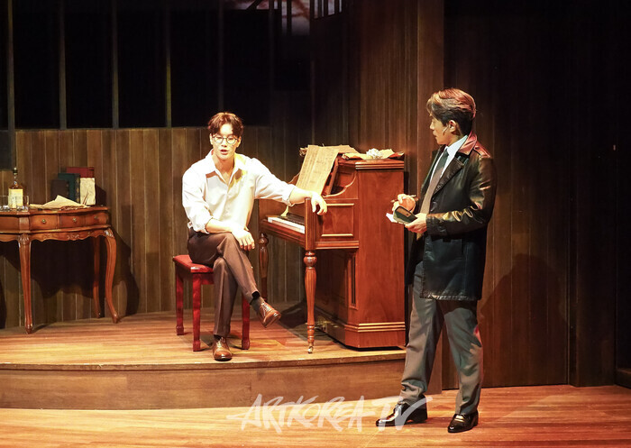 연극 '사의 찬미' 프레스콜(홍난파 역 이시강, 요시다 역 박윤희) 2025.07.10 사진 ⓒ아트코리아방송 이용선 기자​