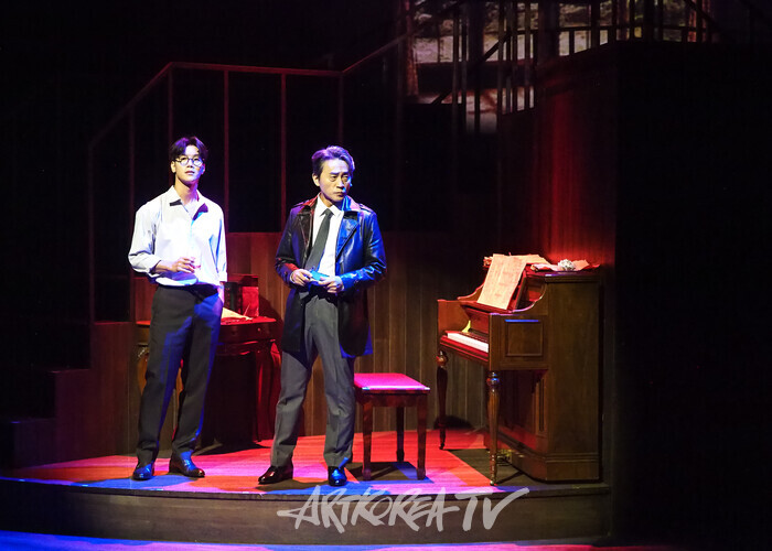 연극 '사의 찬미' 프레스콜(홍난파 역 이시강, 요시다 역 박윤희) 2025.07.10 사진 ⓒ아트코리아방송 이용선 기자​