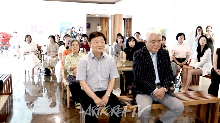 ‘2025 아트포럼인터내셔널국제정기전’ 개막-한국과 세계 작가 47인의 만남-사진 김한정 기자