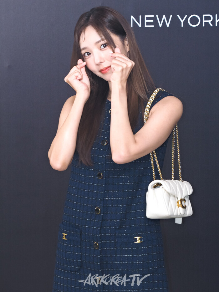 브랜드 코치(COACH)의 현대백화점 더현대 서울 매장 오픈 기념 포토콜 행사(채수빈) 2025.07.25 사진 ⓒ아트코리아방송 이용선 기자​