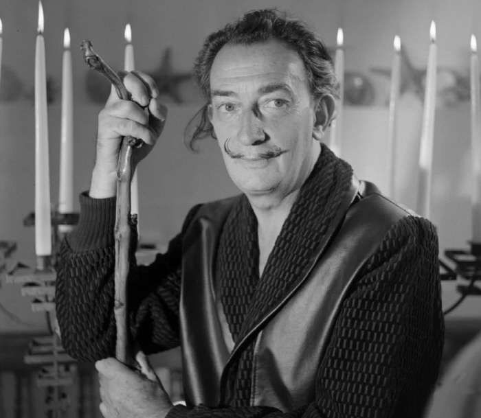 Port Lligat에 있는 그의 집에서 살바도르 달리. 사진-Daniel FallotINA(Getty Images 제공)