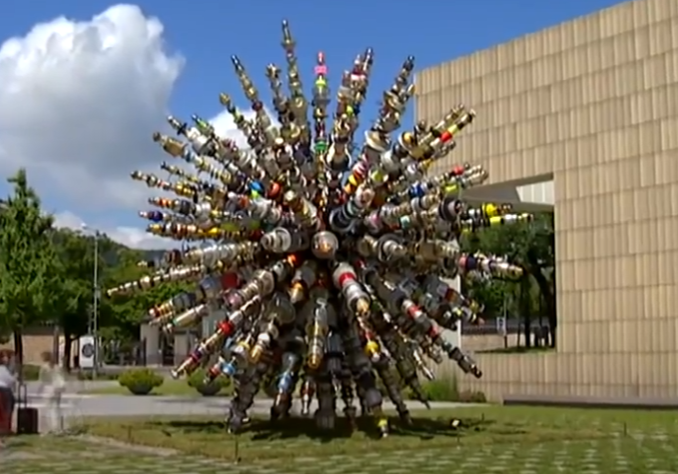 일상적인 식기 7천개로 만든 최정화의 민들레- 국립현대미술관 서울관