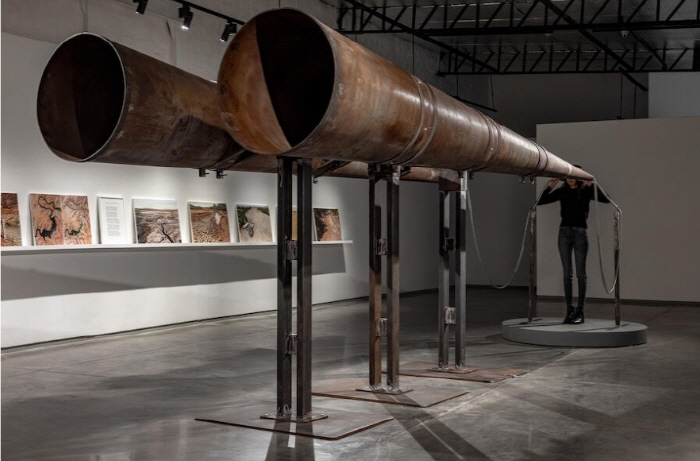 리나 사이니 칼라트 레퀴엠(마지막 부름) , 2024-작가와 인도 Nature Morte 제공. 사진: Jeetin Jagdish Sharma