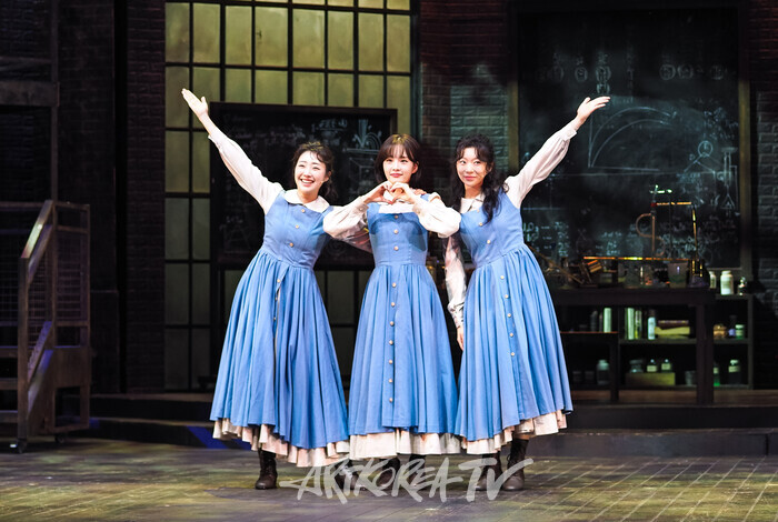 뮤지컬 '마리 퀴리' 프레스콜(안나 코발스카 역 이봄소리, 강혜인, 전민지). 2025.08.07 사진 ⓒ아트코리아방송 이용선 기자​