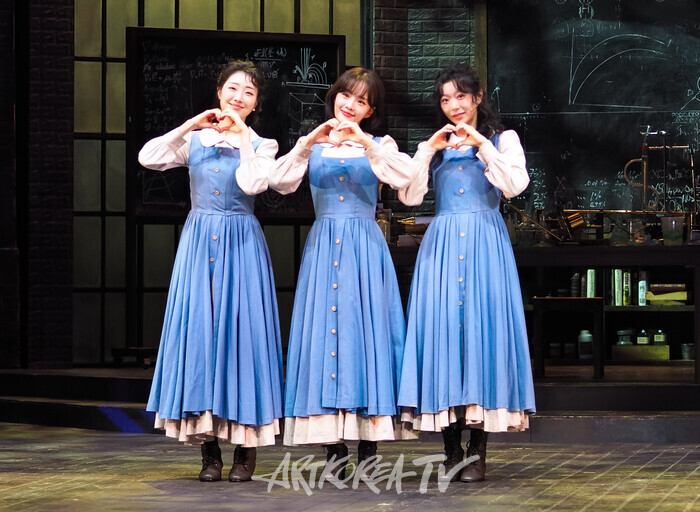 뮤지컬 '마리 퀴리' 프레스콜(안나 코발스카 역 이봄소리, 강혜인, 전민지). 2025.08.07 사진 ⓒ아트코리아방송 이용선 기자​