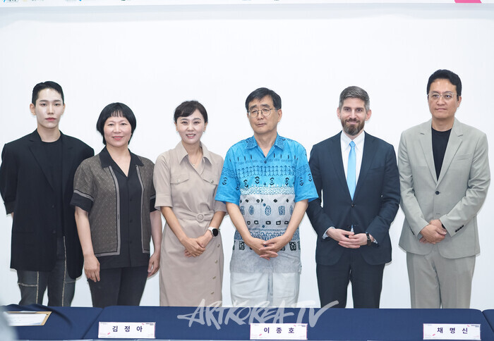 제28회 서울세계무용축제 기자간담회(배진호 예술감독, 이경은 예술감독, 김정아 예술감독, 이종호 시댄스 예술감독, 바락 샤인 주한 이스라엘대사관 공관차석, 은평문화재단 채명신 공연예술팀장) 2025.08.12 ⓒ아트코리아방송 이용선 기자​