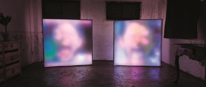 Todd Holoubek, Ambiguous, 2024, 단채널, LED 매트릭스, 혼합재료, 140 x 300 x 20 cm-사진제공 서울미술관