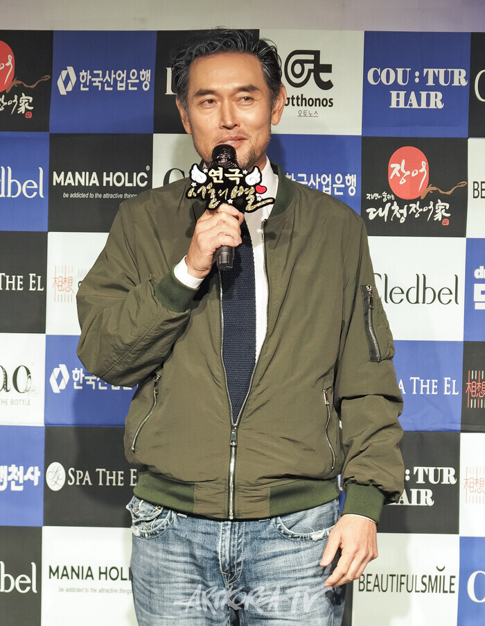 연극 '서울의 별' 프레스콜(김만수 역 김명수). 2025.08.13 사진 ⓒ아트코리아방송 이용선 기자​