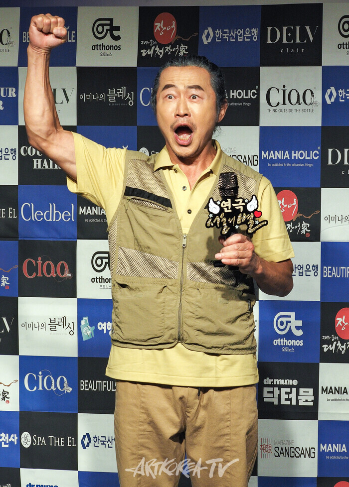 연극 '서울의 별' 프레스콜(김만수 역 이문식). 2025.08.13 사진 ⓒ아트코리아방송 이용선 기자​