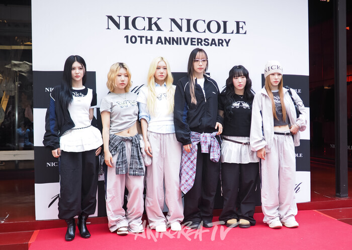 닉앤니콜 론칭 10주년 기념 포토월 행사(댄스 크루 베베) 2025.08.22 사진 ⓒ아트코리아방송 이용선 기자​