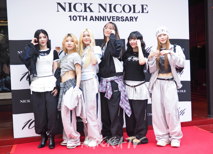 닉앤니콜 론칭 10주년 기념 포토월 행사(댄스 크루 베베) 2025.08.22 사진 ⓒ아트코리아방송 이용선 기자​