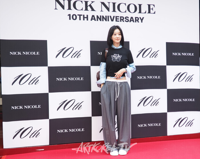 닉앤니콜 론칭 10주년 기념 포토월 행사(서예지) 2025.08.22 사진 ⓒ아트코리아방송 이용선 기자​