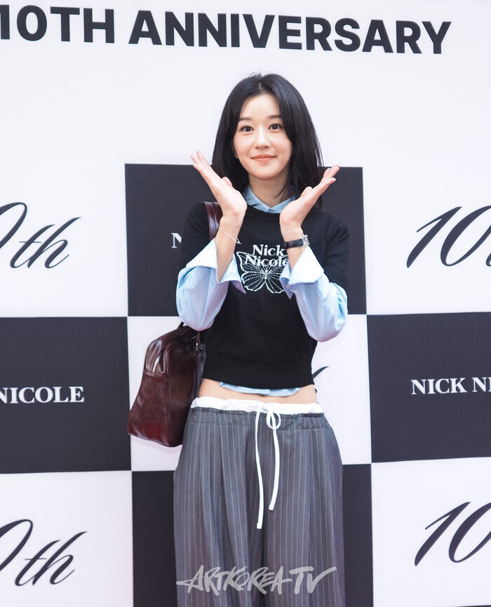 닉앤니콜 론칭 10주년 기념 포토월 행사(서예지) 2025.08.22 사진 ⓒ아트코리아방송 이용선 기자​