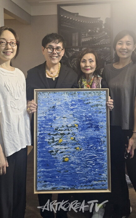 전설 작가와 일행-사진 전설기자