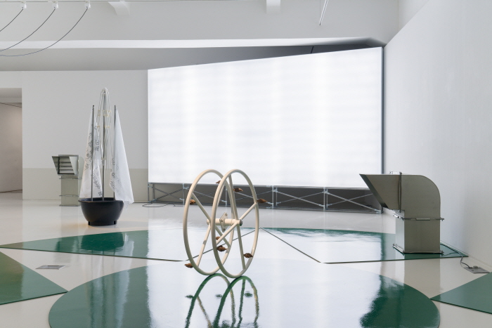 김민애, 화이트 서커스(전시전경), 2024. Minae Kim, White Circus(Exhibition View), 2024-사진제공 송은