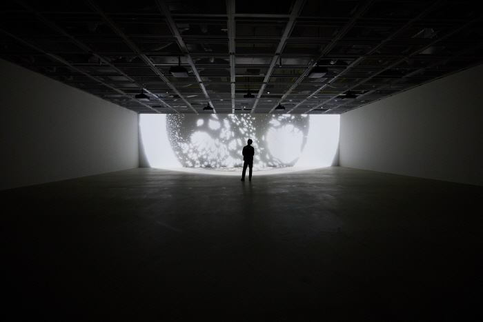 sec. Exhibition of Black & Light_ Aldo Tambellini at Ulsan Art Museum, Korea(Photo_ Jang Hwal Lim, 사진제공 토퍼스 스튜디오)