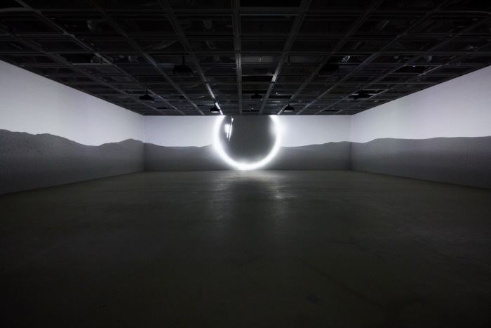 sec. Exhibition of Black & Light_ Aldo Tambellini at Ulsan Art Museum, Korea(Photo_ Jang Hwal Lim, 사진제공 토퍼스 스튜디오)