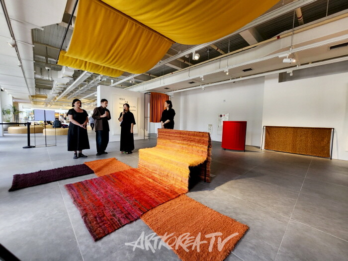 한국과 폴란드, 직물로 집을 짓다 전시작품-사진 김한정 기자