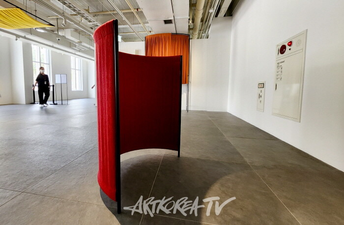 한국과 폴란드, 직물로 집을 짓다 전시작품-사진 김한정 기자