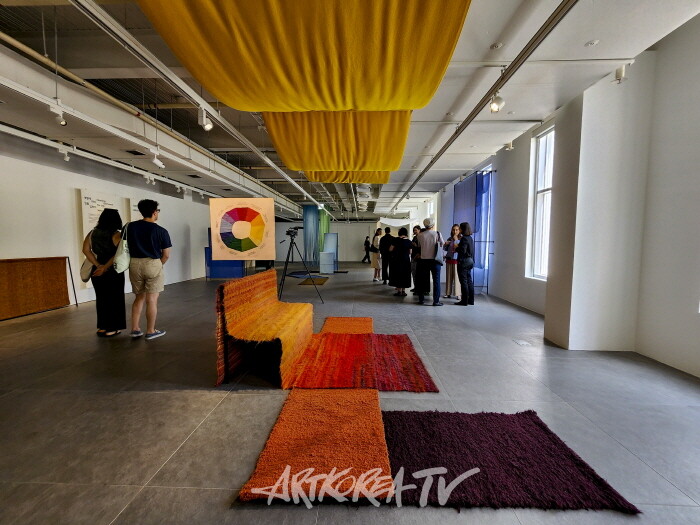 한국과 폴란드, 직물로 집을 짓다 전시작품-사진 김한정 기자