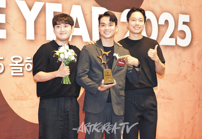 2025 올해의 브랜드 대상 포토월 행사(한꿕브로스) 2025.08.28 사진 ⓒ아트코리아방송 이용선 기자