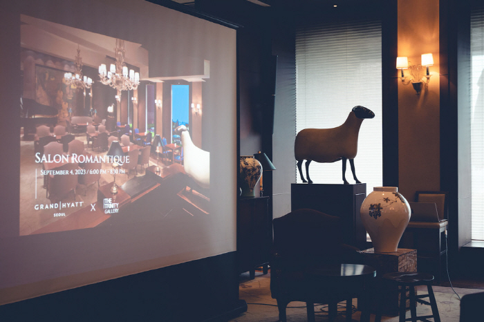 살롱 로맨티크2_보도자료 이미지 1-사진제공 더 트리니티 갤러리