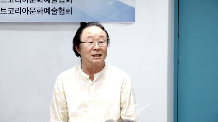 김충식 한국화 교수-사진촬영 이용선 기자