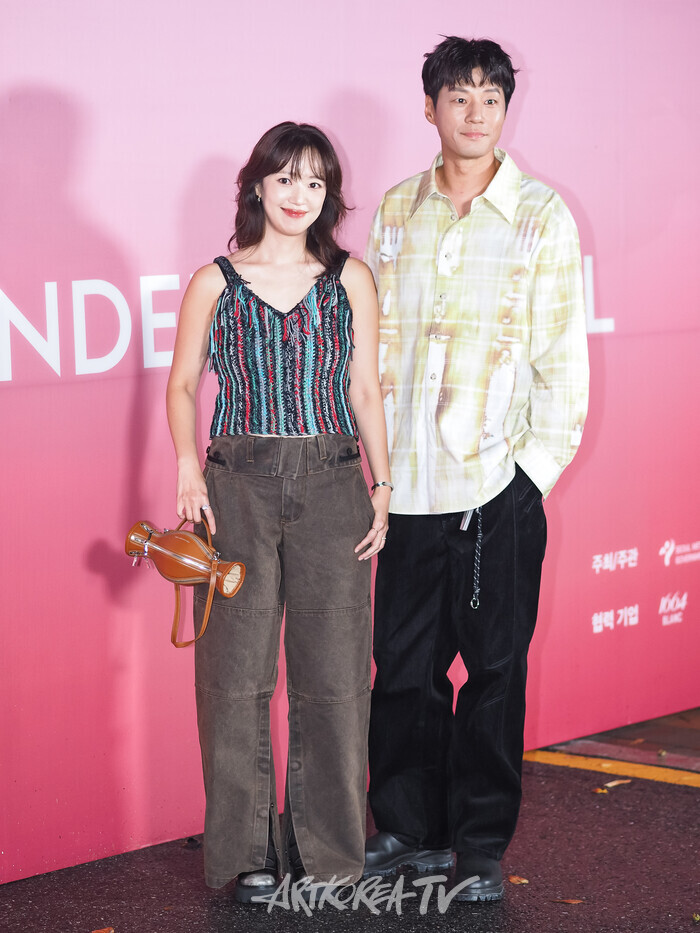 2026 S/S 서울패션위크 앤더슨벨 오프닝쇼 포토월 행사(배우 이천희 & 전혜진 부부) 2025.09.01 사진 ⓒ아트코리아방송 이용선 기자​