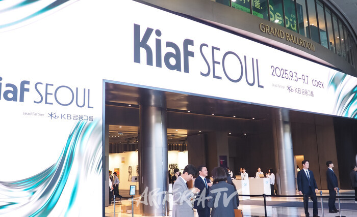[AK현장] 국내 최대 규모 아트페어 Kiaf SEOUL 2025 Frieze Seoul 개막 (종합)
