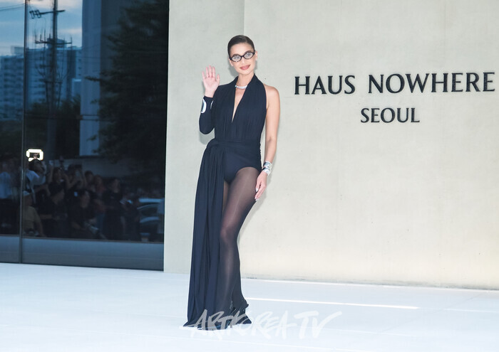 '하우스 노웨어 서울(HAUS NOWHERE SEOUL)' 포토월(앤 커티스) 2025.09.03 사진 ⓒ아트코리아방송 이용선 기자​