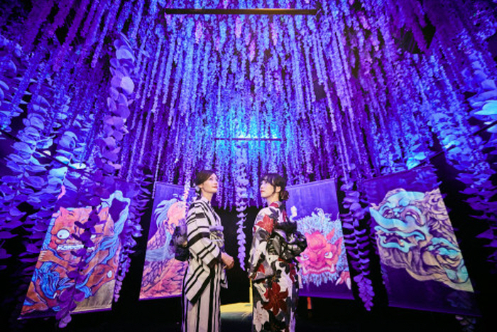 ‘움직이는 요괴전 NAGOYA’ 요괴 등나무 회랑. 등나무 향기 속에서 영상 감상이 가능하다-사진제공 HITOHATA, INC.