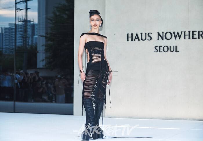 '하우스 노웨어 서울(HAUS NOWHERE SEOUL)' 포토월(에프케이에이 트윅스) 2025.09.03 사진 ⓒ아트코리아방송 이용선 기자​