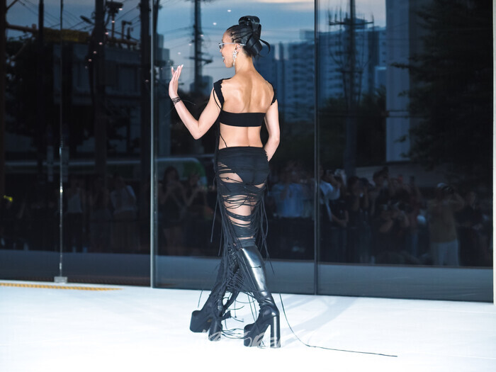 '하우스 노웨어 서울(HAUS NOWHERE SEOUL)' 포토월(에프케이에이 트윅스) 2025.09.03 사진 ⓒ아트코리아방송 이용선 기자​