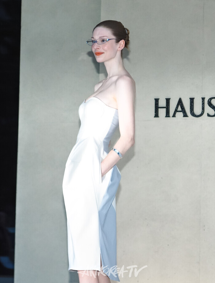 '하우스 노웨어 서울(HAUS NOWHERE SEOUL)' 포토월(헌터 샤퍼) 2025.09.03 사진 ⓒ아트코리아방송 이용선 기자​