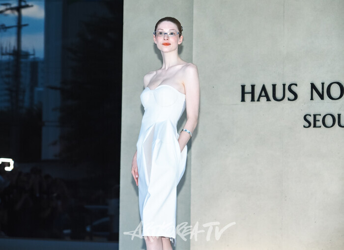 '하우스 노웨어 서울(HAUS NOWHERE SEOUL)' 포토월(헌터 샤퍼) 2025.09.03 사진 ⓒ아트코리아방송 이용선 기자​