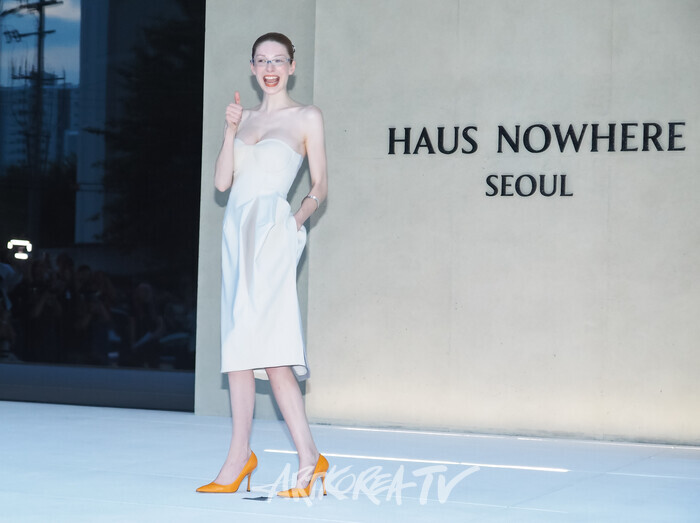 '하우스 노웨어 서울(HAUS NOWHERE SEOUL)' 포토월(헌터 샤퍼) 2025.09.03 사진 ⓒ아트코리아방송 이용선 기자​