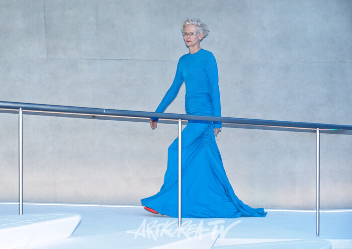 '하우스 노웨어 서울(HAUS NOWHERE SEOUL)' 포토월(틸다 스윈튼) 2025.09.03 사진 ⓒ아트코리아방송 이용선 기자​