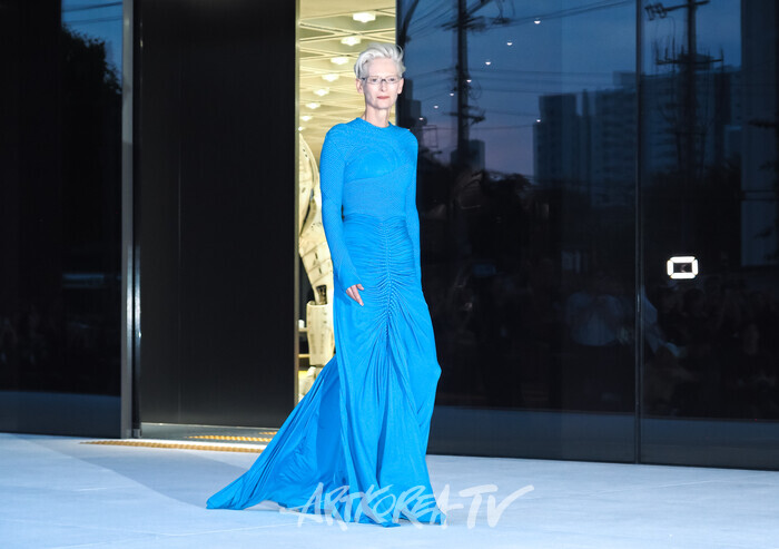 '하우스 노웨어 서울(HAUS NOWHERE SEOUL)' 포토월(틸다 스윈튼) 2025.09.03 사진 ⓒ아트코리아방송 이용선 기자​