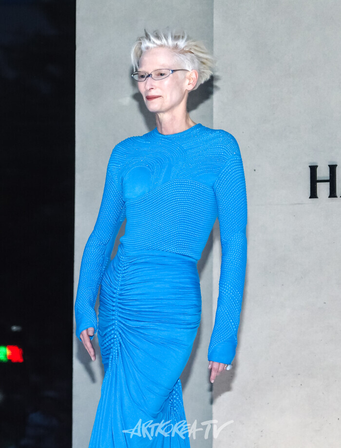 '하우스 노웨어 서울(HAUS NOWHERE SEOUL)' 포토월(틸다 스윈튼) 2025.09.03 사진 ⓒ아트코리아방송 이용선 기자​