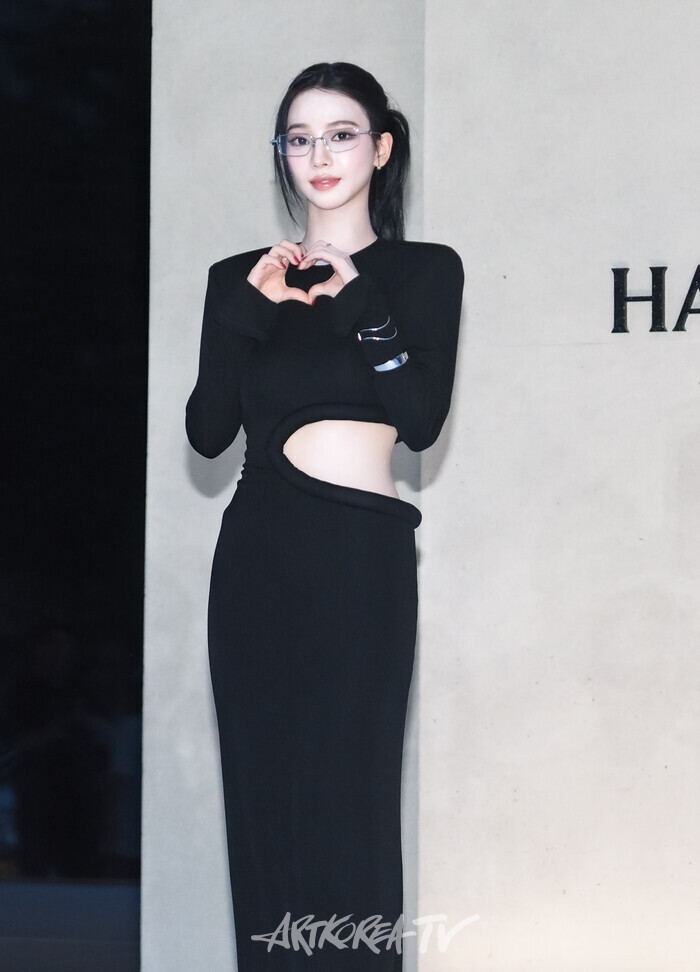 '하우스 노웨어 서울(HAUS NOWHERE SEOUL)' 포토월(에스파 카리나) 2025.09.03 사진 ⓒ아트코리아방송 이용선 기자​