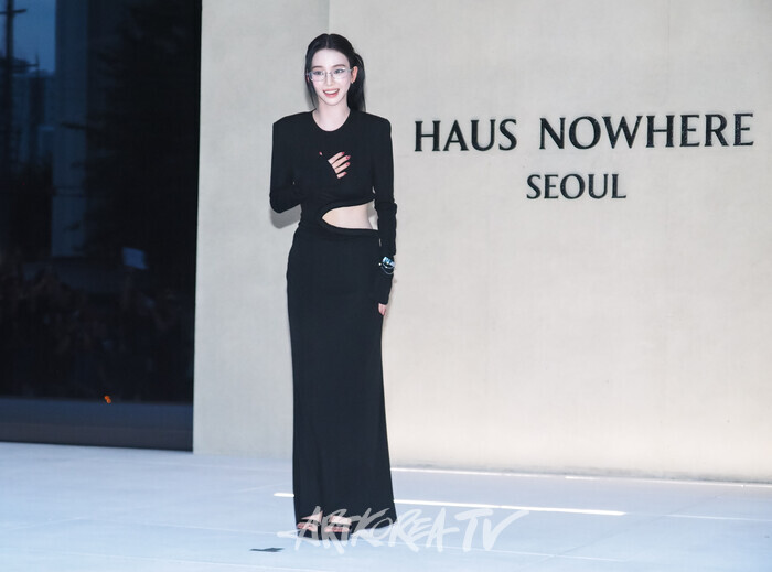 '하우스 노웨어 서울(HAUS NOWHERE SEOUL)' 포토월(에스파 카리나) 2025.09.03 사진 ⓒ아트코리아방송 이용선 기자​