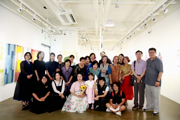 2025 제19회 쌈지사랑규방공예연구소 정기회원전 참여작가-사진제공 쌈지사랑규방공예연구소